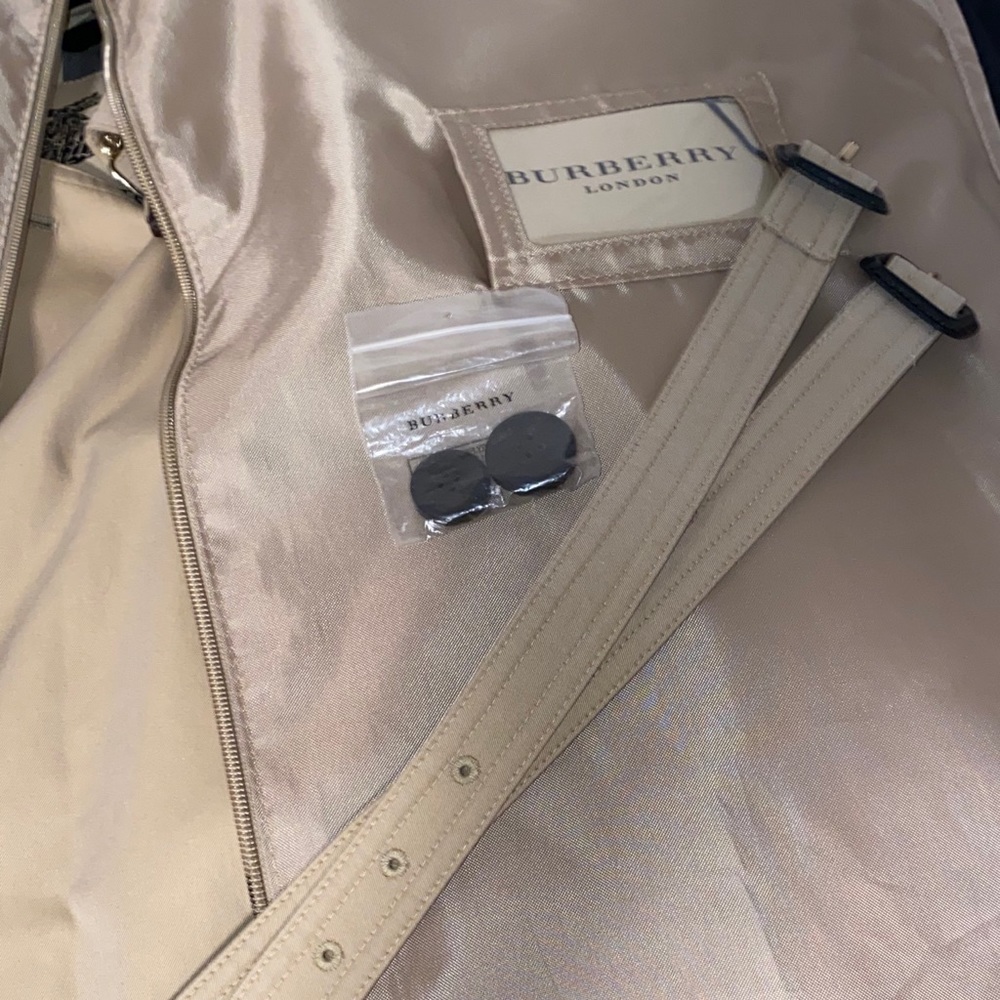 Burberry trench coach with leather details - Picture 9 of 12